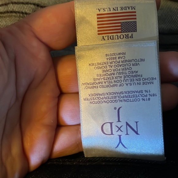 NYDJ *FLAWED* Barbara Bootcut Size 22W. Like New, worn once. *FLAW on left leg* - Picture 2 of 7